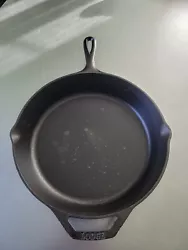 Lodge 10SK 12 inch Cast Iron Skillet Sits Flat No Wobble. See Pictures For My Details. I will take pictures of any and...