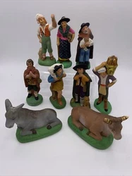 Santons en plâtre de chez Pellegrini.Vendu 18 € le santon et 12€ si abîmé.État correct.Environ 12cm et 13 cm de...