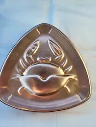 Vtg. Triangle Jello Mold With Crab. Has scratches see pics Approx. 6