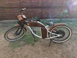 vélo électrique rayvolt 1000w et 48V 21Ah avec tout les cuirs neufs. Peinture perso blanche, selle monté Grappa...