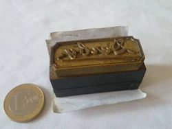Ancien cachet tampon. Cachet en bronze, base en fonte. CONDITIONS OF SALE.