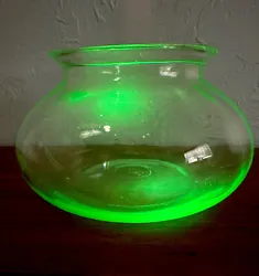 Vintage uranium glass fishbowlGreat condition It has Bubbles in glass with natural defects. Their may be a couple tiny...