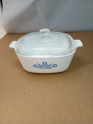 Corning Ware Vintage Blue Cornflower P-1 1/2-B (1 1/2 Qt) with Lid. Condition is Used. Shipped with USPS Priority Mail.