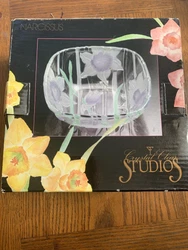 Narcissus Flowers Design Decorative Bowl/Hand Painted Brand New. Shipped with USPS Priority Mail.