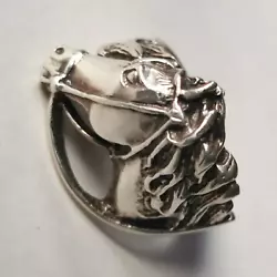 TÊTE DE CHEVAL. BELLE BAGUE CHEVALIÈRE EN ARGENT MASSIF. Regardez toutes les photos détaillées qui vous présentent...