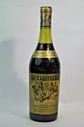 Vin de liqueur, exclusivité Henri Maire à Arbois (jura). 1 Vieille Bouteille de vin du Jura 