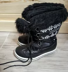 Little girls size 1 Rugged Outback Thinsulate boots. Black and white. Still functional but not the greatest condition...