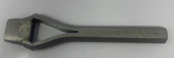 C.S. Osborne & Co. #151 Bag Punch 5/8 Pre-Owned. Pictured is the item for sale. In good condition. Please look at the...