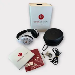 Beats by Dr. Dre Studio Wired Monster Over the Ear Headphones Black & WhiteUntested. May or may not work.