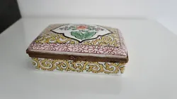 Antique jewelry box in porcelain. Boite à bijoux Ancienne En Porcelaine. 5x1 inches /13x4 cm