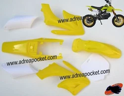 Possibilité d acheter le kit décoration complet jaune.