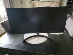 LG 29WL500-B 29 inch IPS LED UltraWide FHD FreeSync Monitor.  Excellent working condition   Power cord and HDMI cable...