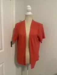Alfred Dunner Womens PL Coral Knit Short Sleeve Open Front Cardigan Sweated. Condition is Pre-owned. Shipped with USPS...