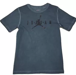 Excellent used condition. Very clean with no stains or marks and shirt shows very little actual wear. Graphic is in...