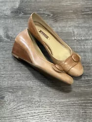 Ecco Leather Wedge Shoes Sip On Leather Shoes Size 6. In GUC, size 28 euro or a US 6. Fun large button near the toes....