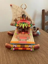 This LEGO building set is perfect for young fans of Disneys Moana. With 321 pieces, they can build Moanas Wayfinding...