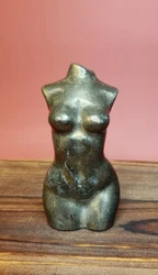 This stunning Pyrite Woman Body carving is an exquisite addition to any crystal collection. Crafted from high-quality...
