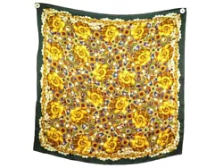 Scarf type : scarf 90 cm. Type foulard : carré 90 cm. Material : silk. Matière : soie. Couleur : Jaune. A propos de...