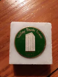 Vintage Paperweight - Valley Bank Tower 1971.[UBB3] Vintage Paperweight,  descent condition , small about 2
