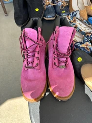 Very gently used Susan B Komen pink Timberlands. Size 4 