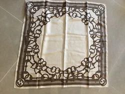 Superbe foulard 100% soie Gucci Tbe authentique. Règlement sous 24 h maxi