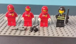 Lego Minifig figurine F1 Ferrari - Crew Members 🔵.  Bien regarder les photos.  Frais de port offerts en mondial...