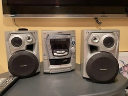 Panasonic CD stereo system SA-AK490.
