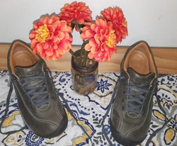 Elevate your outdoor experience with these KEEN Presidio 2 Brown Leather Hiking Shoes. Designed for style and function,...