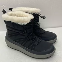 Clarks Cloudsteppers Step North Frost Gray Lightweight Snow Winter Ankle Boots women’s Size 5Normal signs of wear...