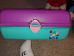 caboodles makeup case purple.in nice shape use for makeup or other items great deal