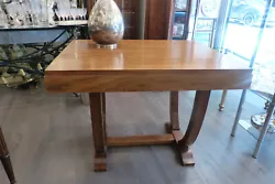 TRÈS BELLE TABLE ÉPOQUE ART DECO EN PLACAGE DE NOYER. Table Art Deco 