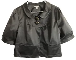 Very cute swing, baby doll style jacket from Apt 9. It features a large two(2) square button front, 1/2 length puff...