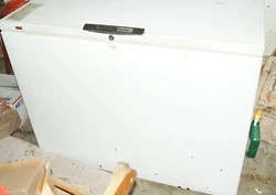 FC1640TW5 White-Westinghouse Deluxe Deep Freezer Chest 45X27X34. Measures 45
