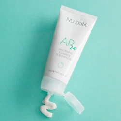 This gentle, vanilla mint formula freshens breath and creates a clean, just-brushed feeling. • Leaves a smooth,...