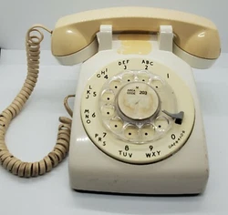 ROTARY PHONE. BELL SYSTEMS. GOOD SHAPE. COULD USE A GOOD CLEANING.