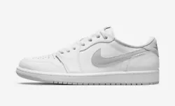 Pointure EU45 / US11. Neutral Grey (2021). Nike Air Jordan 1 Low OG. Sneakers exclusives.