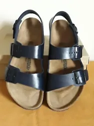 These sandles are like new and are gonna love them! The size is 41 in the EU thats a size 8 in the US and they are very...