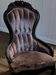 TWO QUANTITY,2 CHAIRS TOTAL,shipping is expensive please take that into consideration They are flawless,have been...