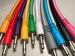 En 90cm, le lot est composé de 4 câbles de couleurs rouge, bleu, vert et violet. Lot de 5 câbles mono 3,5 en Nylon...