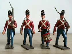 Infanterie anglaise au défilé avec 1 officier, 2 grenadiers et 1 tambour.