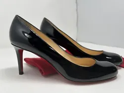CHRISTIAN LOUBOUTINSimple black pump in 70 mm or 3 inches. Size EU 40. Which is typically a US 10 but these fit me...