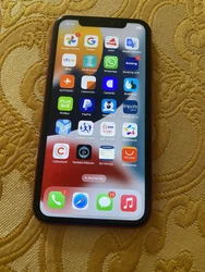 Apple iPhone 11 (PRODUCT)RED - 128Go (Désimlocké) A2221 (CDMA + GSM).  Et pas compte iCloud Face ID ok Caméra avant...