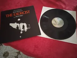 Bonjour  Je vends ce 33T The Exorciste B O Du Film 56071 Vinyle et pochette en très bon état Warner Bros Records 1974...