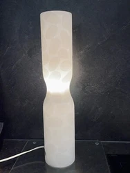 Lampe haute SMÄRT ikea blanche en verre .. en parfait état . For international delivery please contact me to estimate...