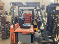 Electric Forklift Toyota 5FBC25 5000 LB. Power unit Electric. Option Side-shift. Mast (section) 3 (83/185). Lift height...