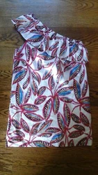 (Very feminine & classy. The pictures dont do it justice and given the nature of the style, was difficult to hang on a...