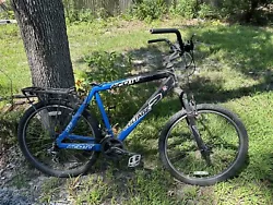 Looking for a high-quality mountain bike for parts or rebuild? Look no further than the SCOTT VOLTAGE 4Z 2.0 downhill...