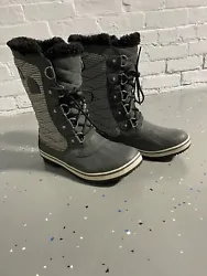 womens snow boots size 10 sorel. Excellent condition. Worn one season. Waterproof. Limited edition color (gray sole and...