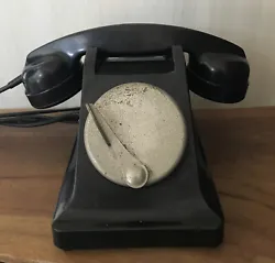 Ancien téléphone de couleur noire des PTT Modèle U43.. Quelques marques d’usage Bon état général + Quelques...