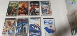 Lot 8 Jeux Psp. JEUX NON TESTÉ   8 jeux dont  3 sans notice et 7 boîtes vides celles vue  de derrière code barre...